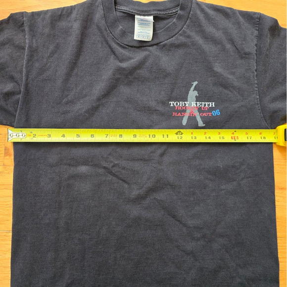 Toby Keith 2006 Hookin Up Hangin Out Tour Rare Truck Crew Shirt Medium Vintage - Picture 6 of 6
